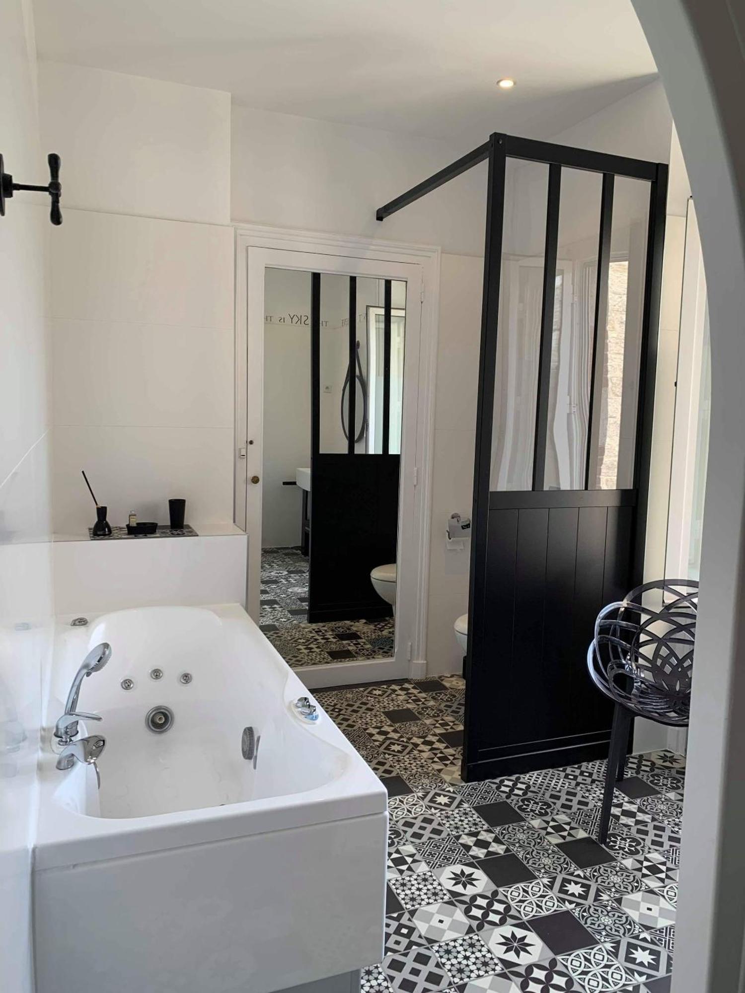 La Villa Cote Cour Dinan Rom bilde