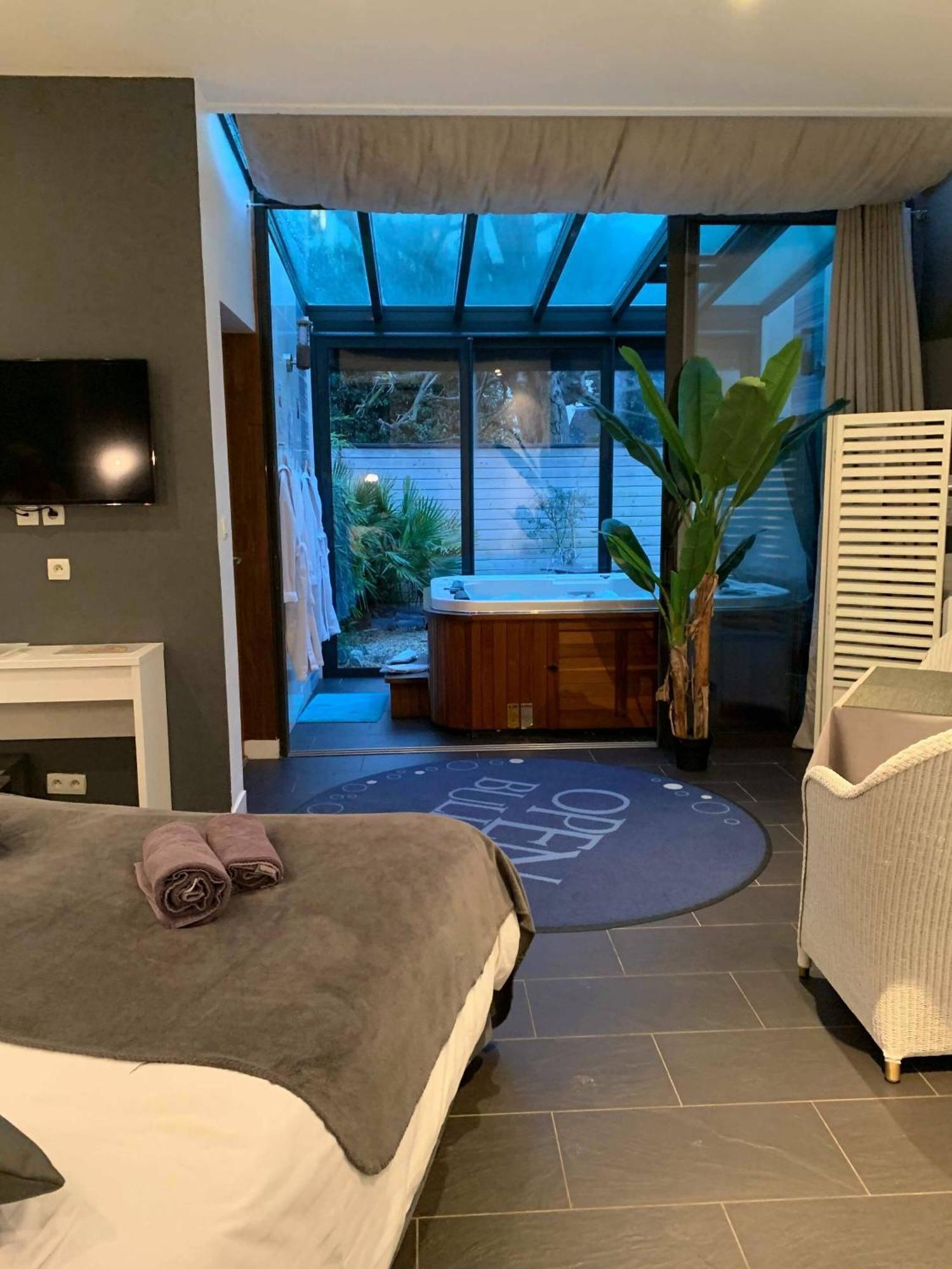 La Villa Cote Cour Dinan Rom bilde
